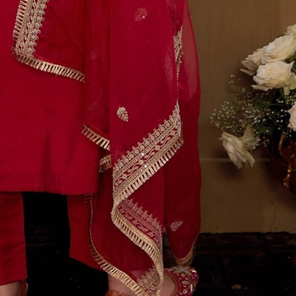 Shivansh Creations Maroon & Gold-Toned Silk Blend Embroidered A-Line Kurta Set - Picture 5 of 8